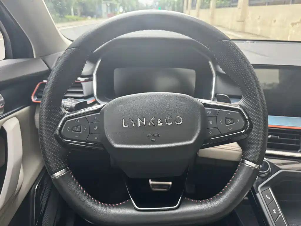 Lynk & Co 06 — миниатюра 13