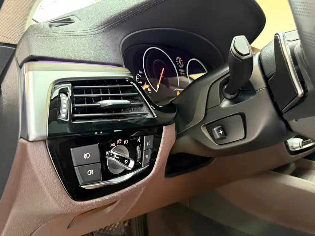 BMW 5 Series — миниатюра 5