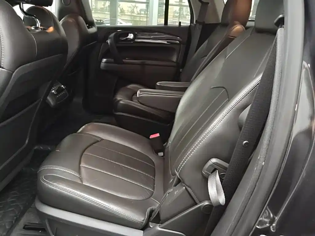 Buick Enclave — миниатюра 17