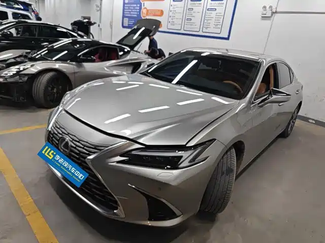 2025 Lexus ES