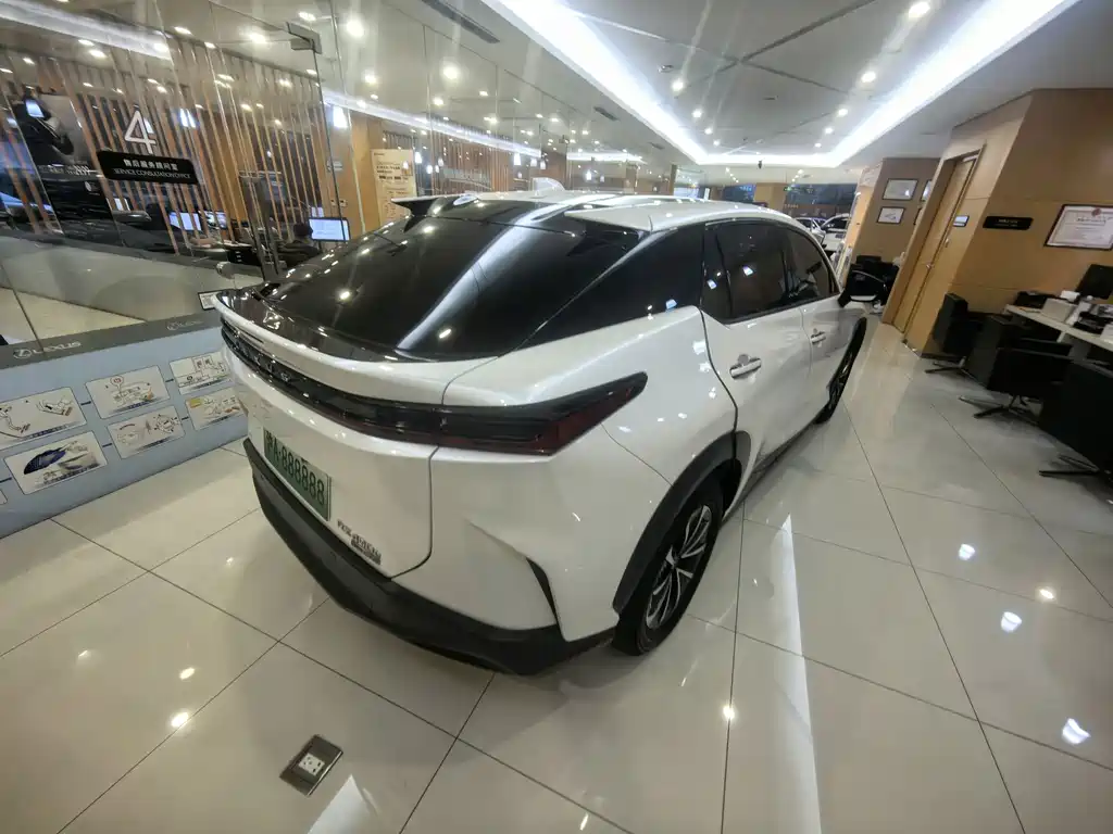 Lexus RZ — миниатюра 11