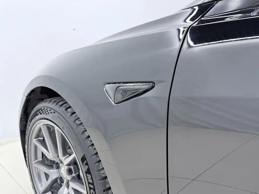 Tesla Model 3 — миниатюра 17