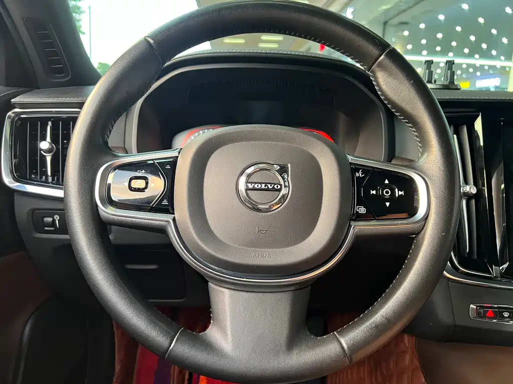 Volvo S90 — миниатюра 4
