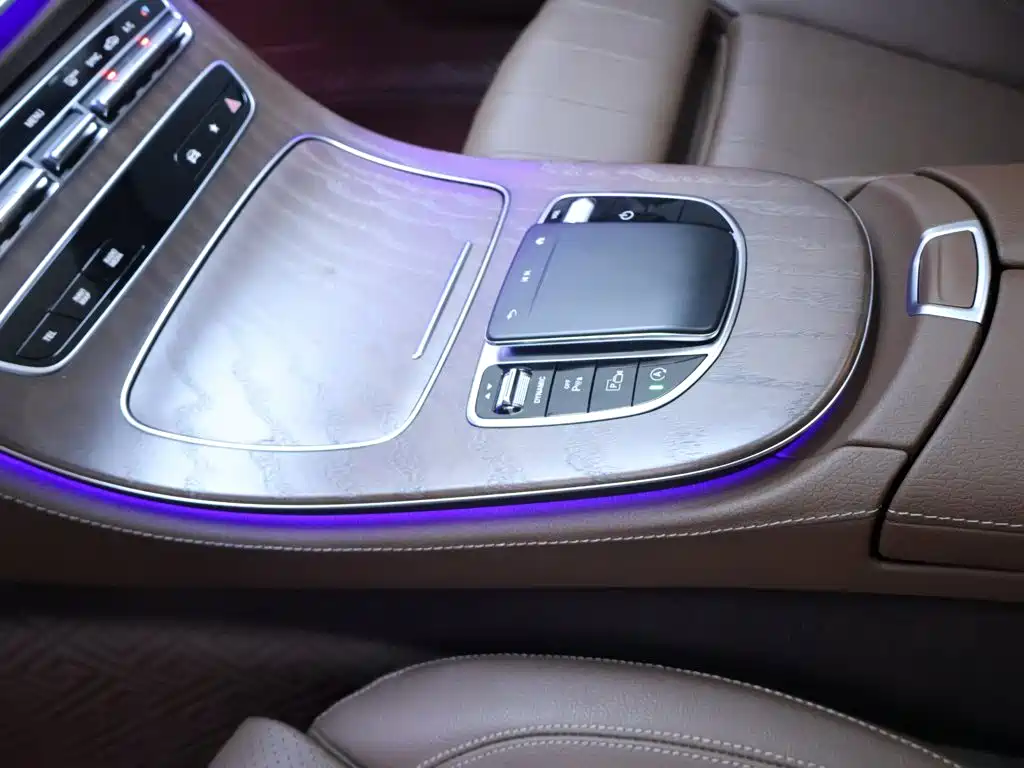Mercedes-Benz E-Class — миниатюра 12