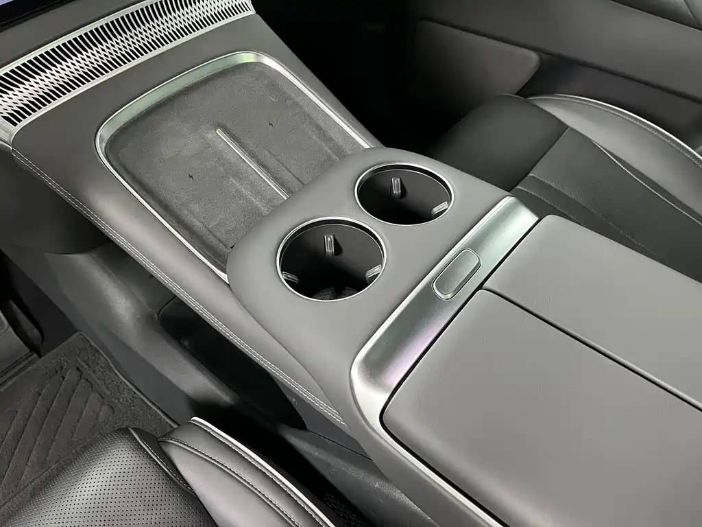 XPeng X9 — миниатюра 15