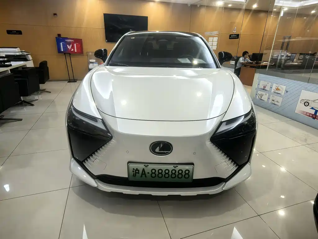 Lexus RZ — миниатюра 9