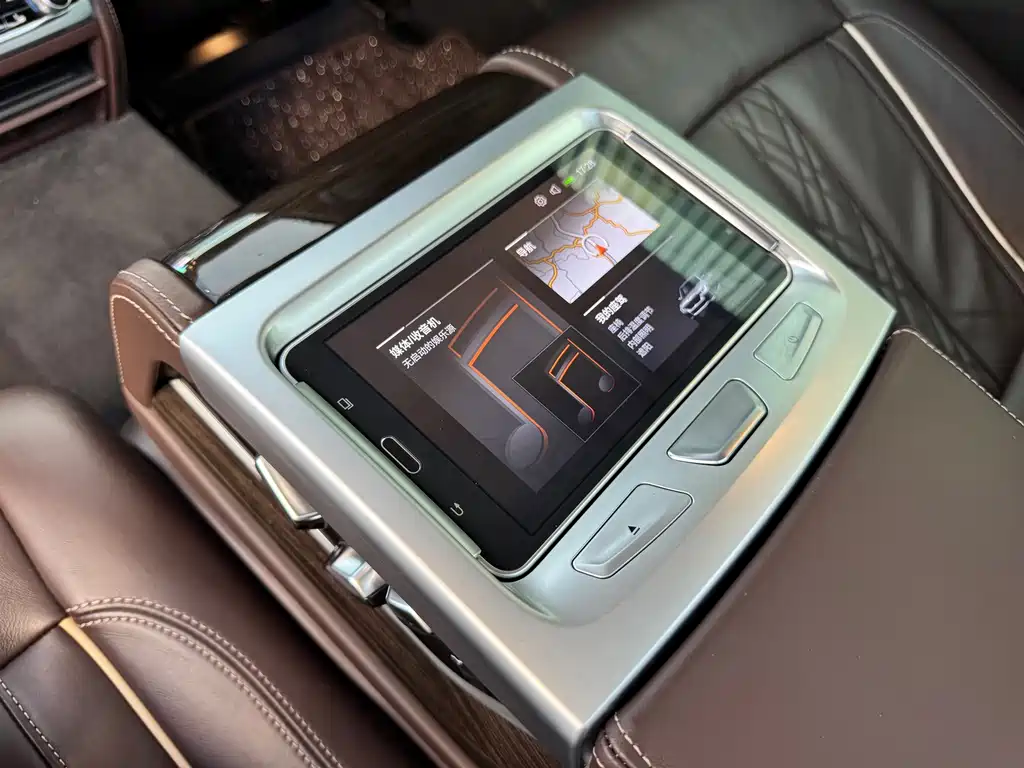 BMW 7 Series — миниатюра 7