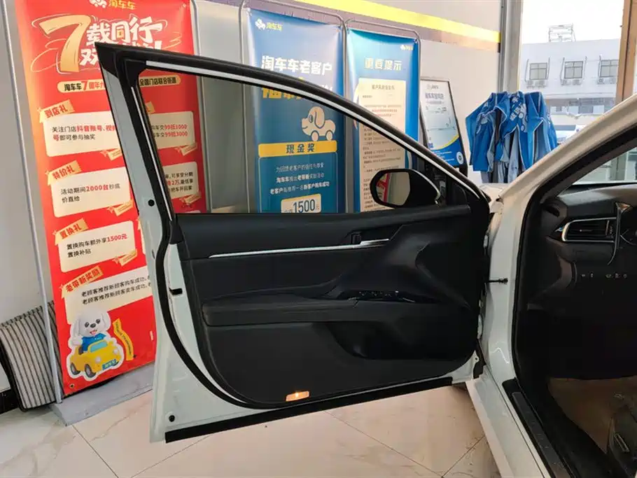 Toyota Camry 2019 2.0G Luxury