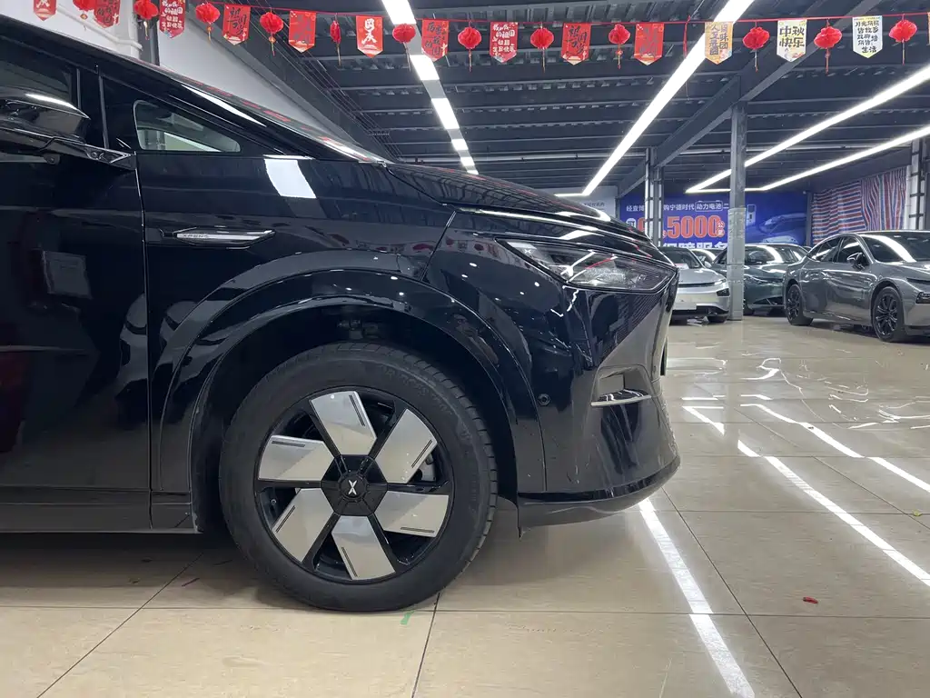 XPeng X9 — миниатюра 4