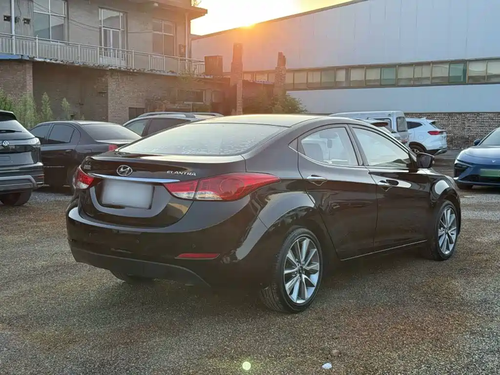 Hyundai Elantra Langdong — миниатюра 13