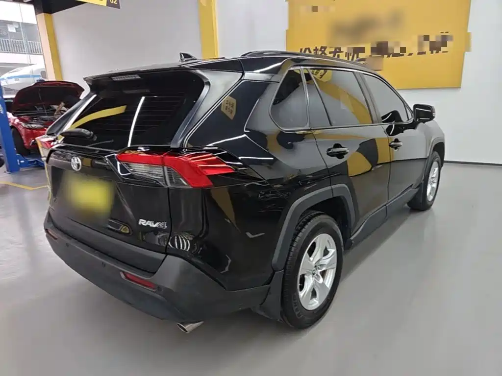 Toyota RAV4 — миниатюра 7