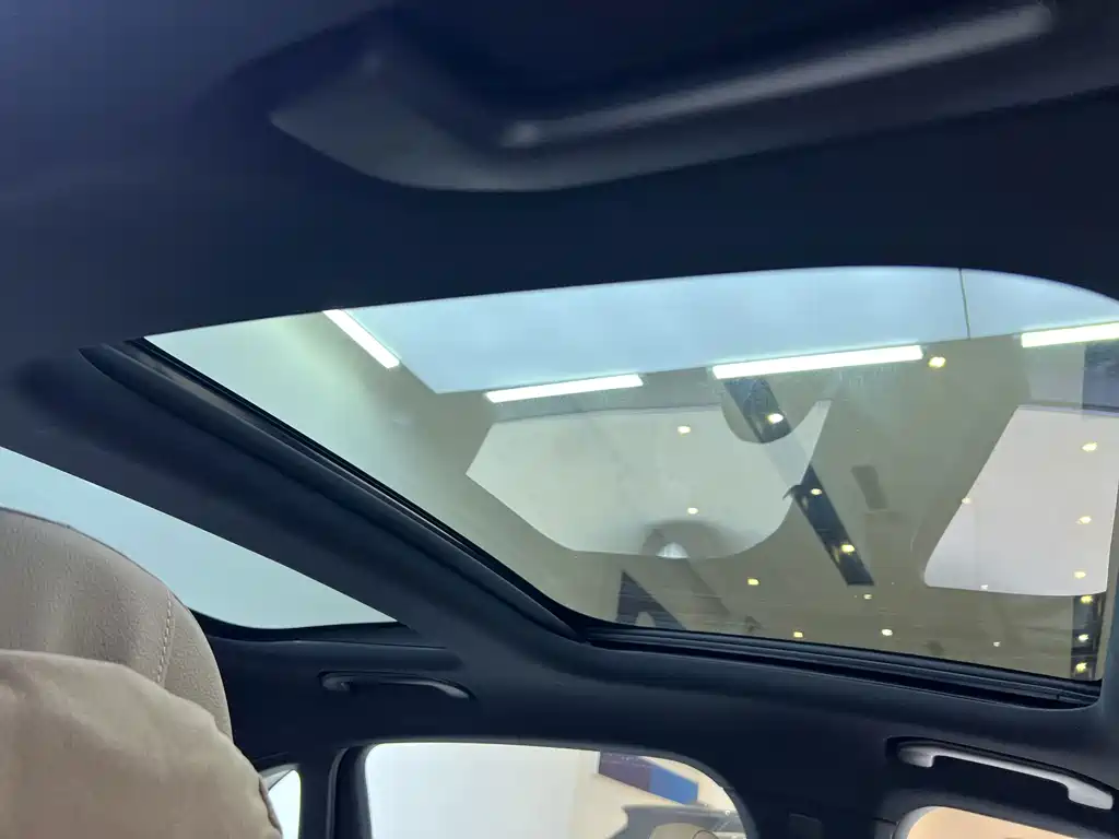 Mercedes-Benz E-Class New Energy — миниатюра 14