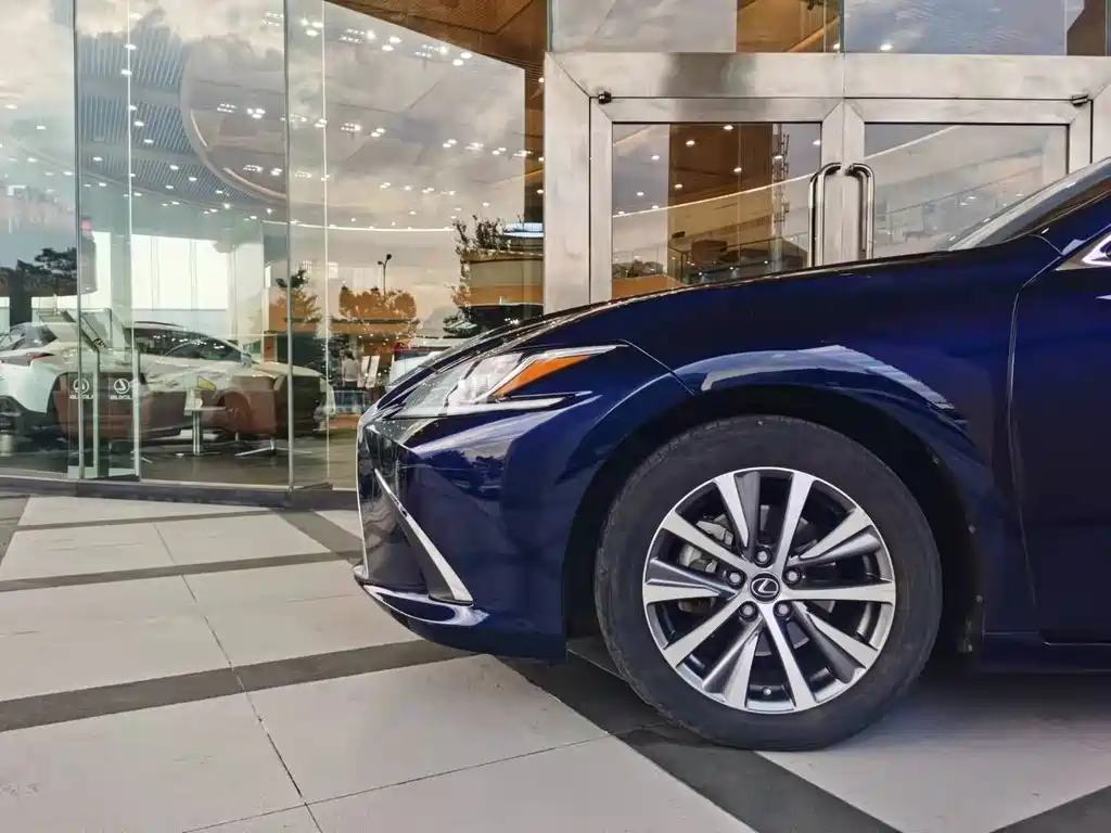 Lexus ES — миниатюра 9
