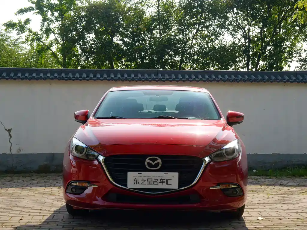 Mazda Mazda3 3 2017 1.5L AT Luxury V