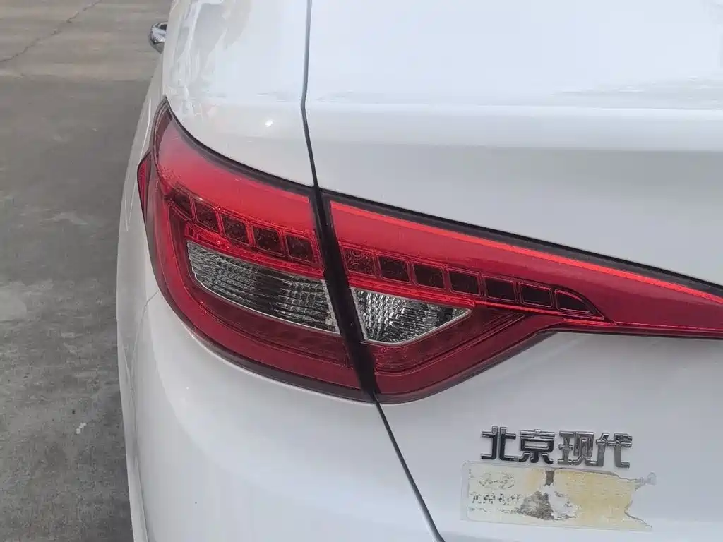 Hyundai Sonata — миниатюра 5