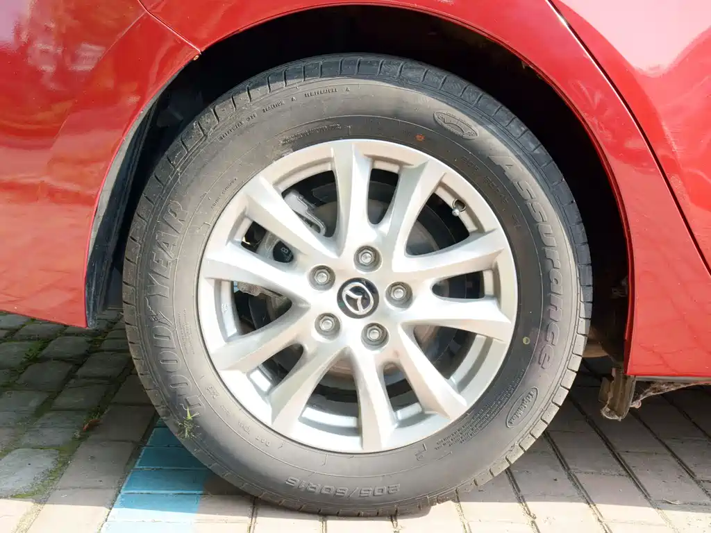 Mazda Mazda3 3 2017 1.5L AT Luxury V