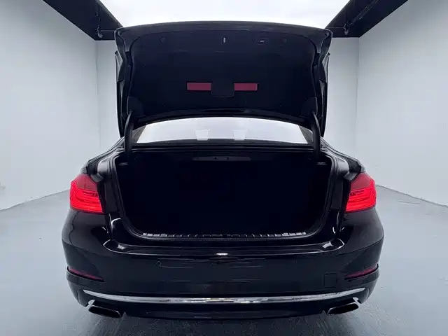 BMW 5 Series — миниатюра 18