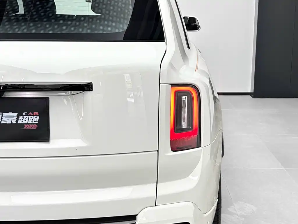 Rolls-Royce Cullinan — миниатюра 4