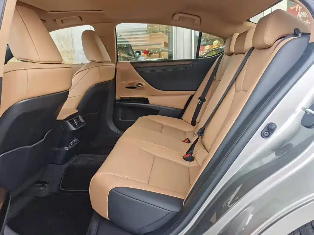 Lexus ES — миниатюра 10