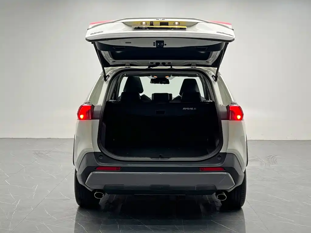 Toyota RAV4 — миниатюра 9