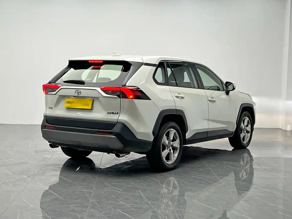 Toyota RAV4 — миниатюра 6