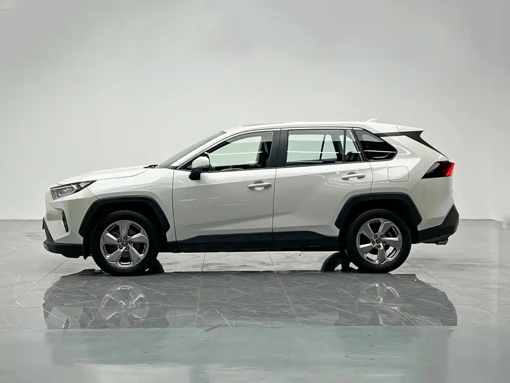Toyota RAV4 — миниатюра 3
