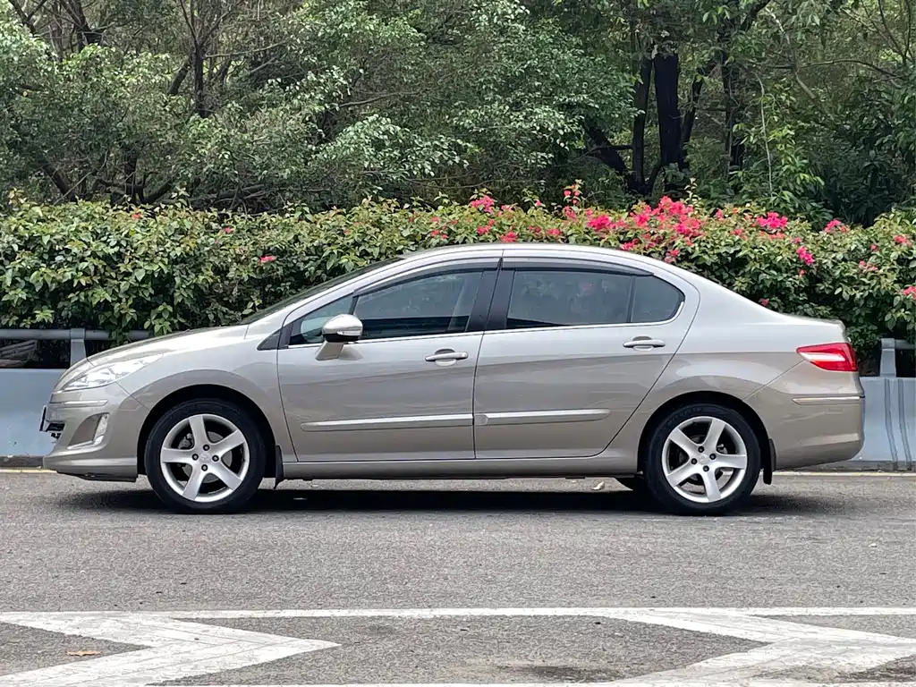 Peugeot 408 2013 2.0L AT Comfort
