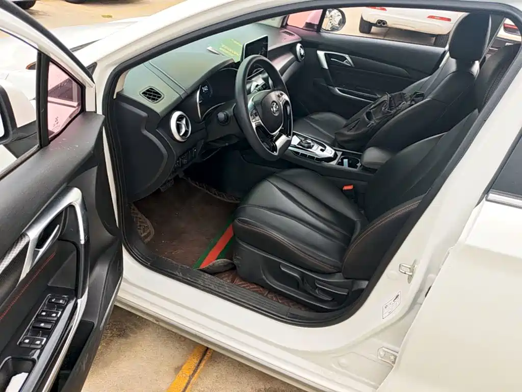 BAIC EU5 — миниатюра 16