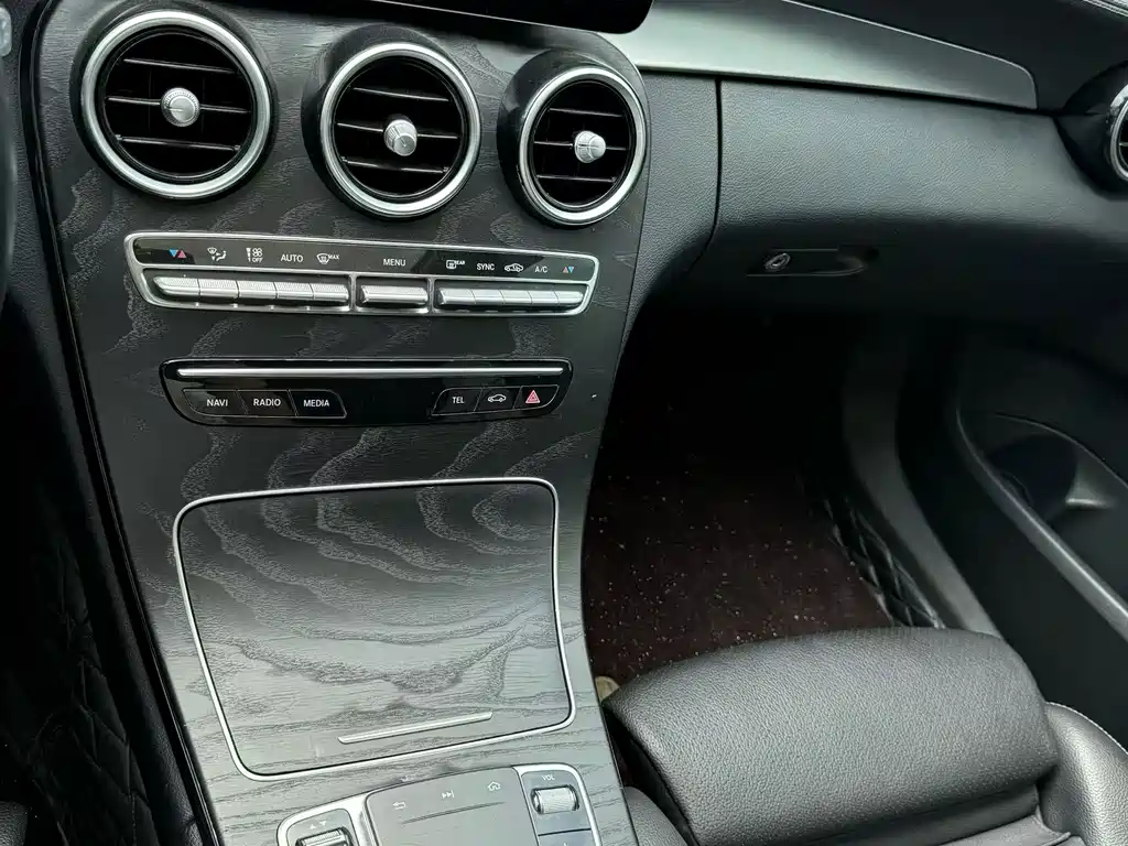 Mercedes-Benz C-Class — миниатюра 6