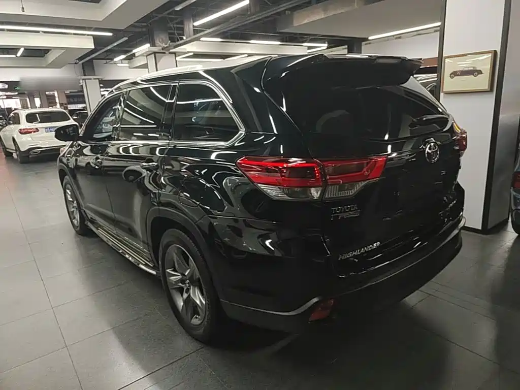 Toyota Highlander 2018 2.0T Luxury 7 мест V