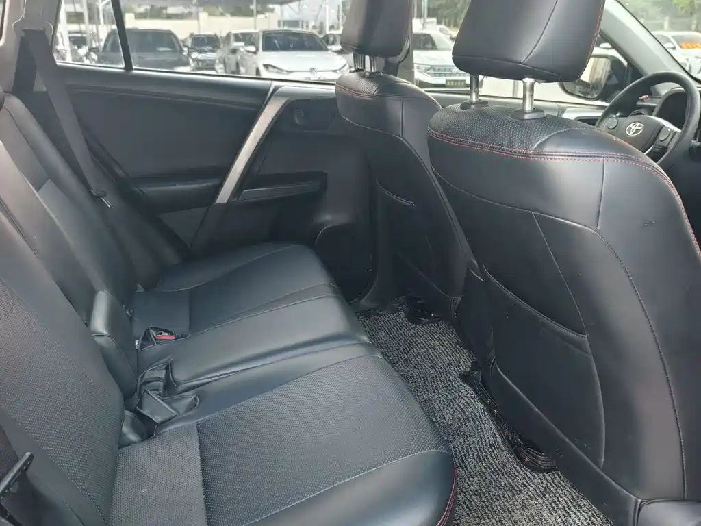 Toyota RAV4 — миниатюра 9