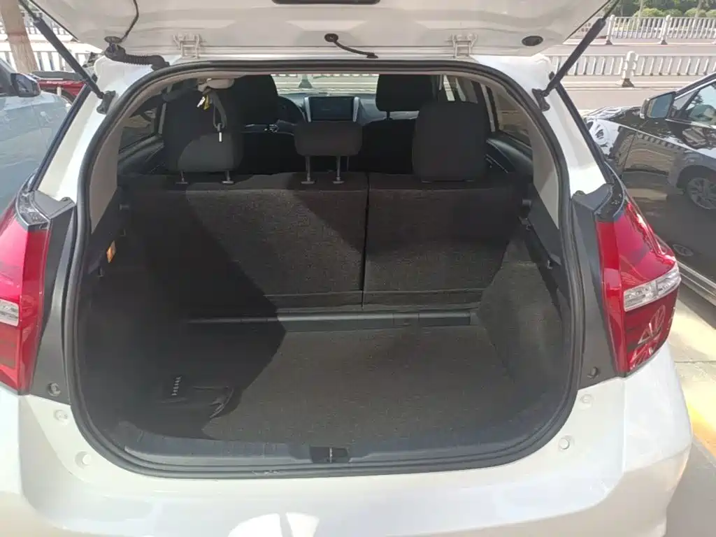 Toyota Yaris L — миниатюра 19