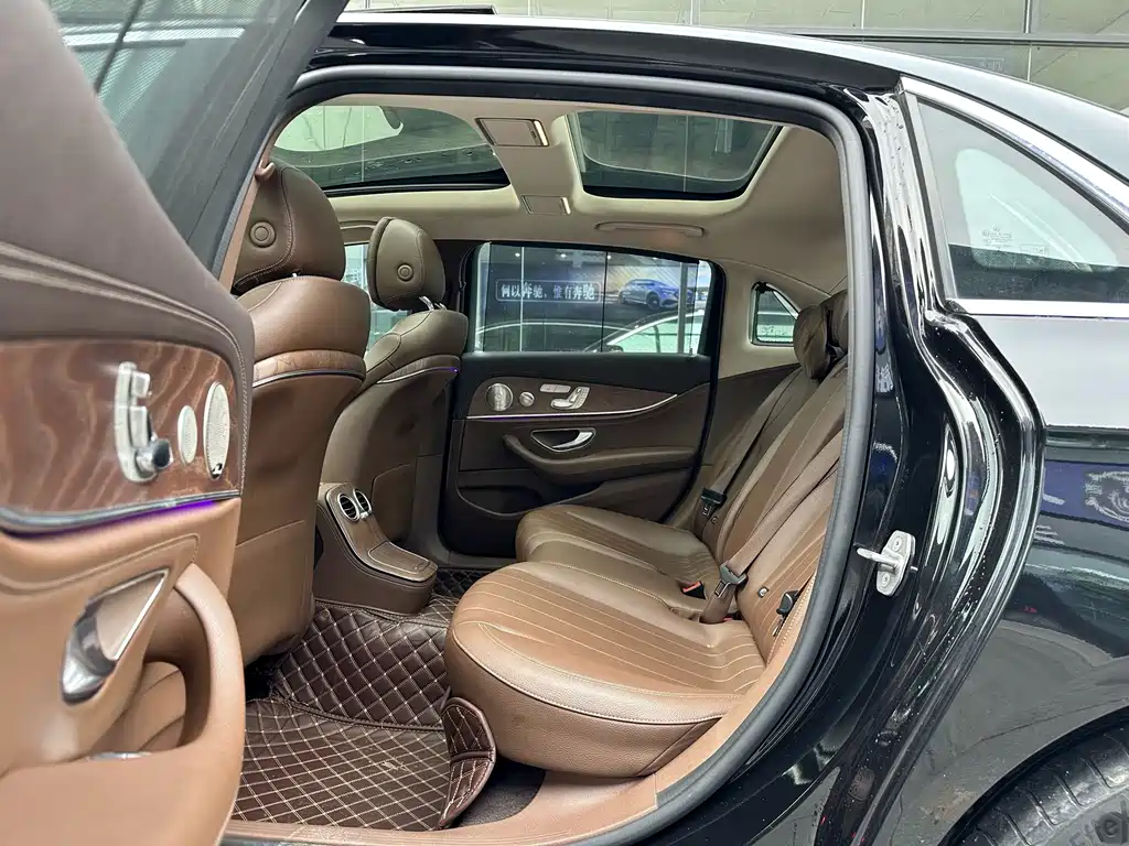 Mercedes-Benz E-Class — миниатюра 10