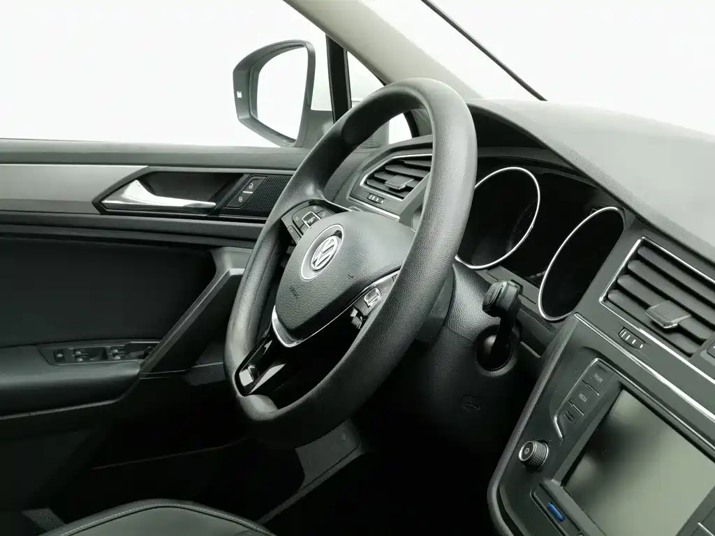 Volkswagen Tiguan L — миниатюра 22