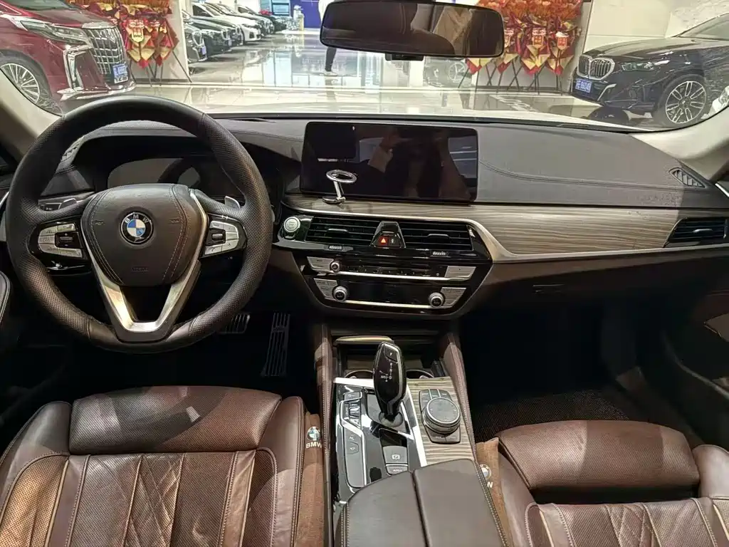BMW 5 Series — миниатюра 5