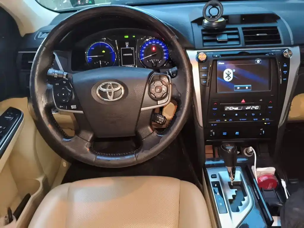 Toyota Camry — миниатюра 3