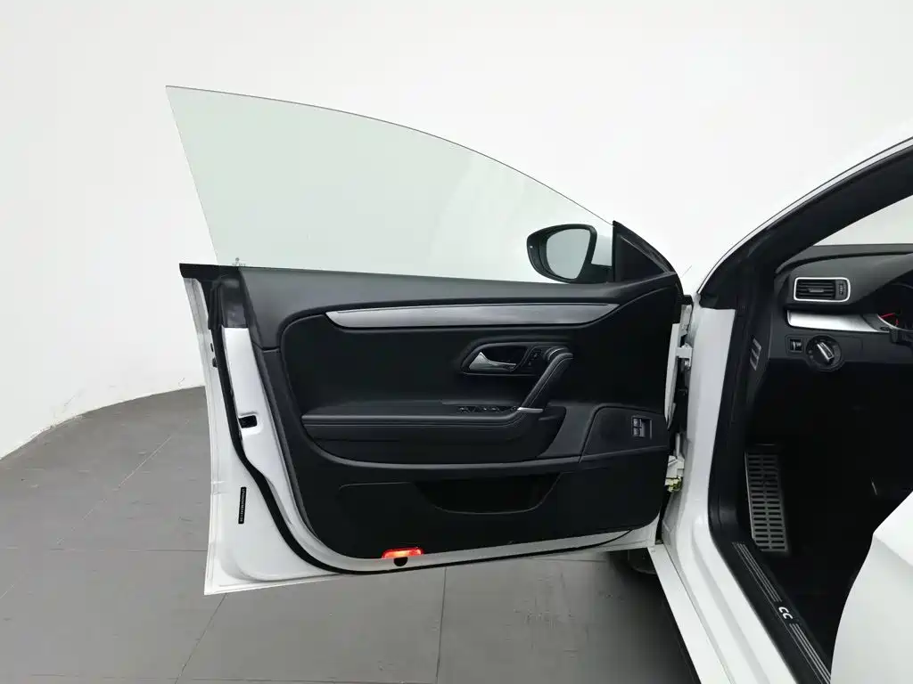 Volkswagen CC — миниатюра 8