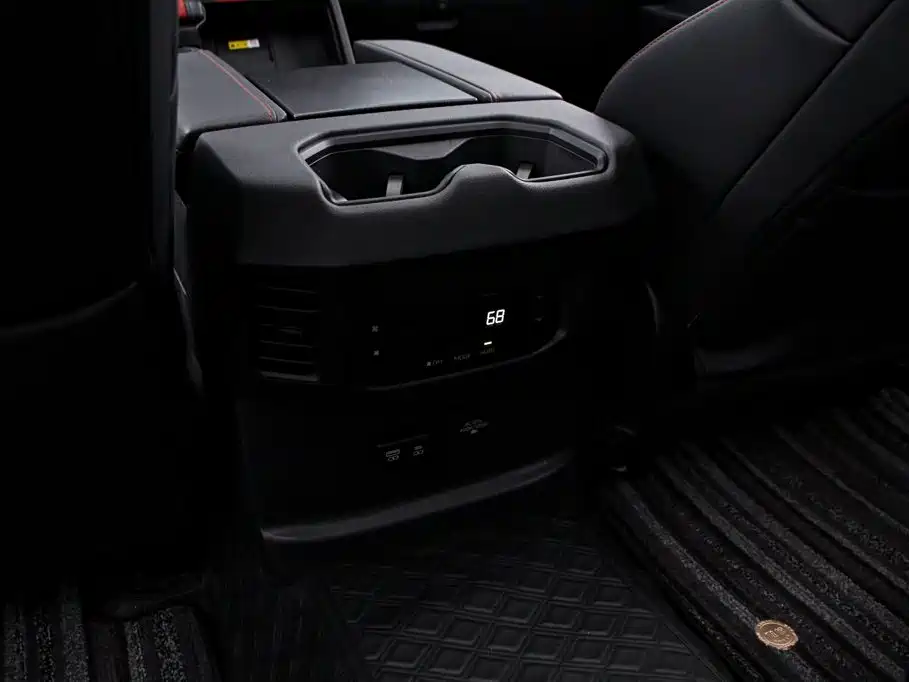 Toyota Sequoia — миниатюра 17