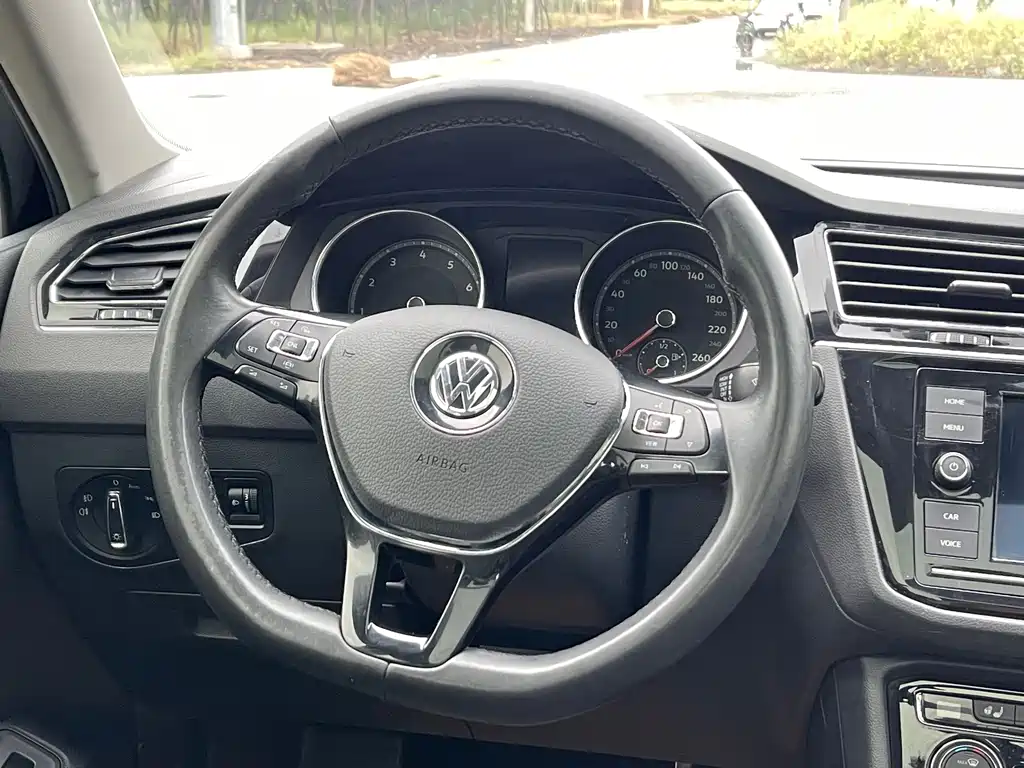 Volkswagen Tiguan L — миниатюра 15