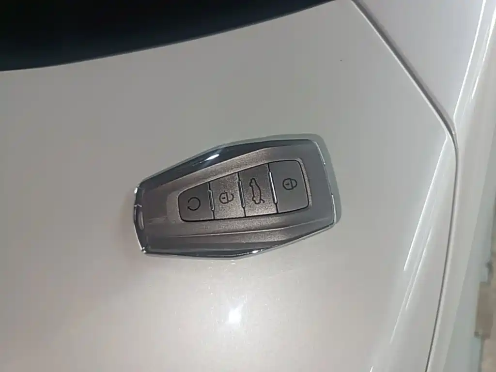 Geely Binyue — миниатюра 9