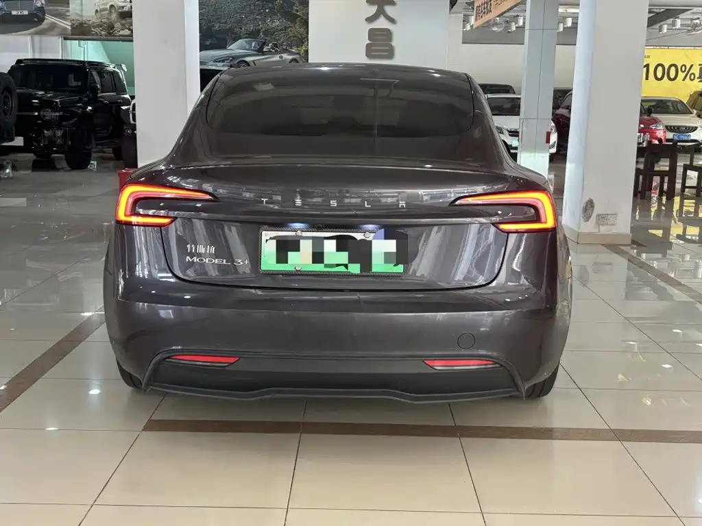Tesla Model 3 — миниатюра 5