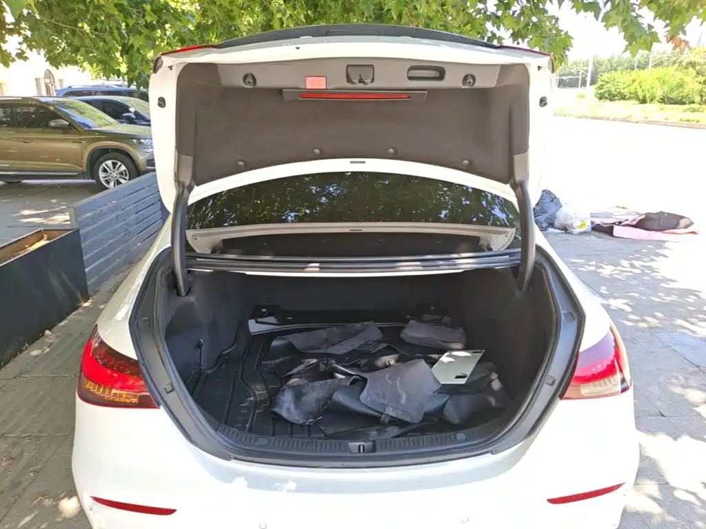 Mercedes-Benz E-Class (Import) — миниатюра 19