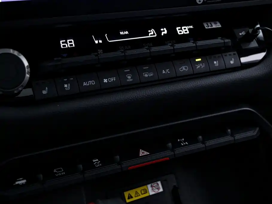 Toyota Sequoia — миниатюра 9