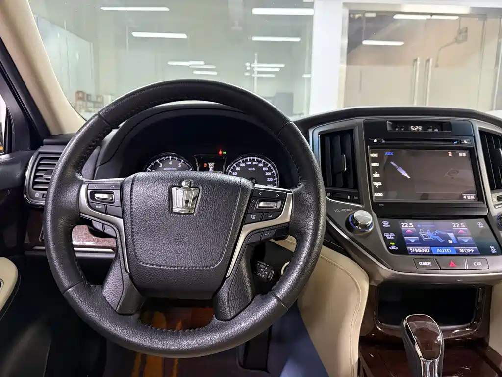 Toyota Crown — миниатюра 18
