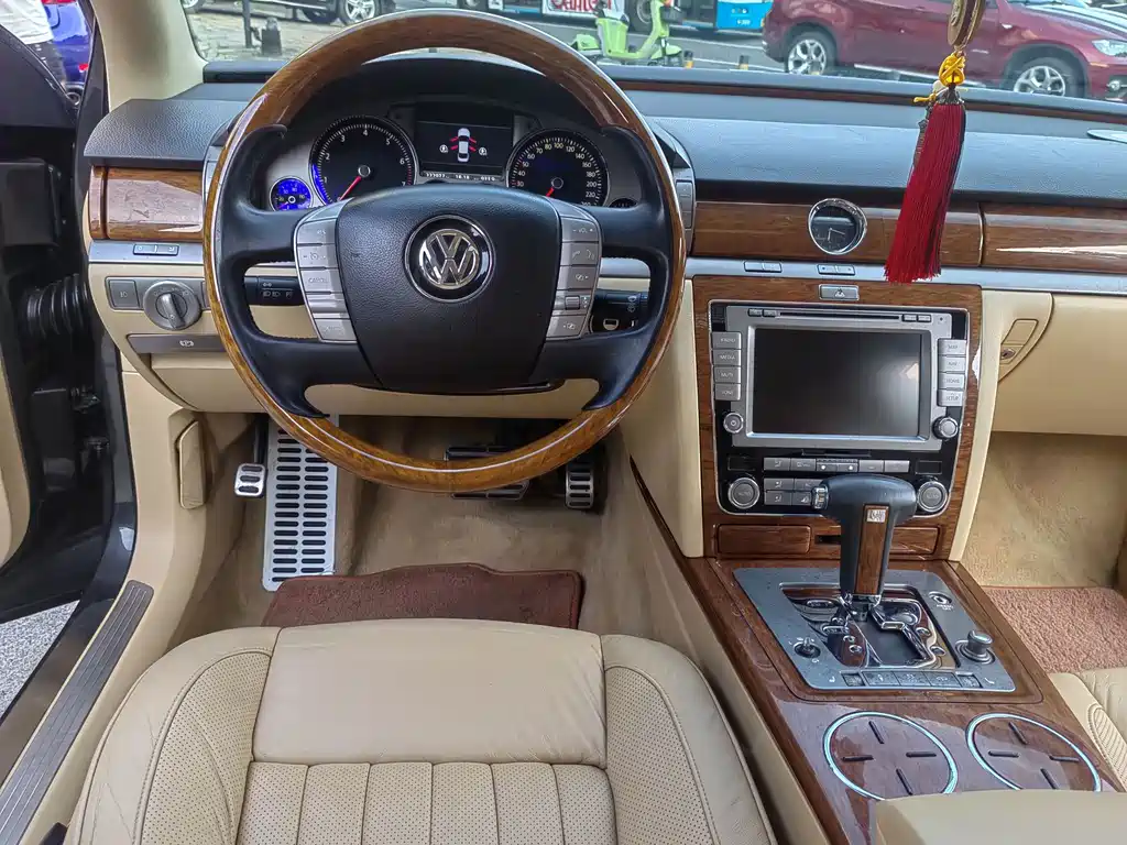 Volkswagen Phaeton — миниатюра 18
