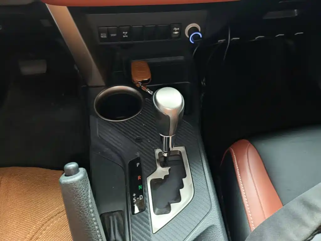 Toyota RAV4 — миниатюра 14