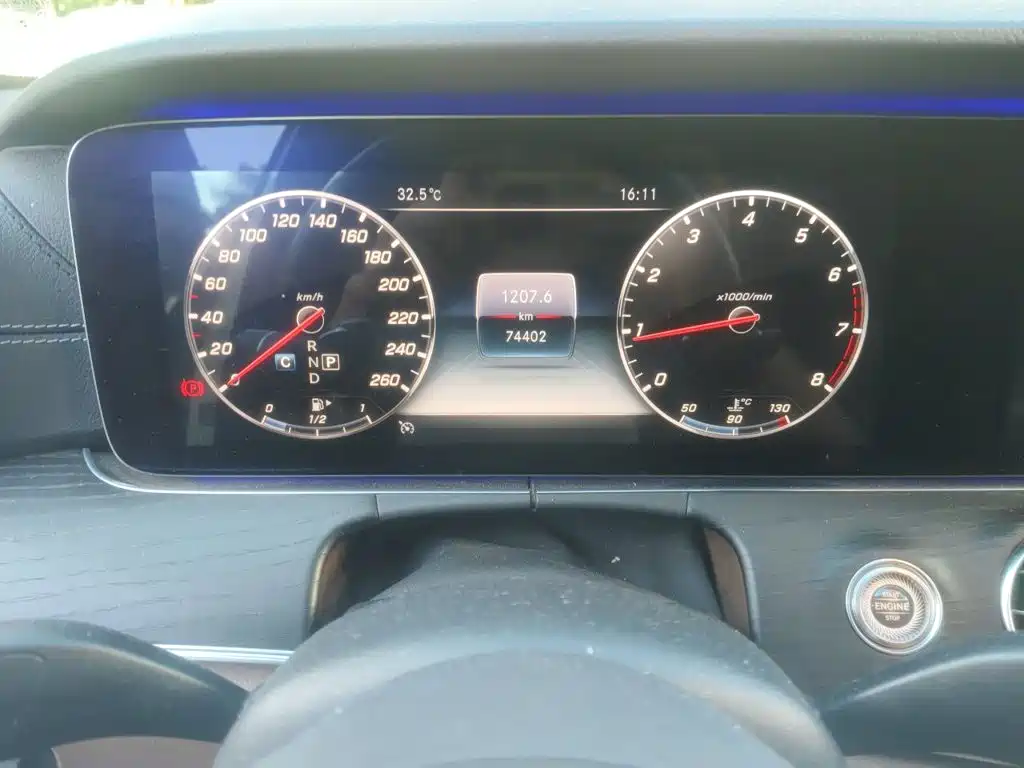 Mercedes-Benz E-Class — миниатюра 8
