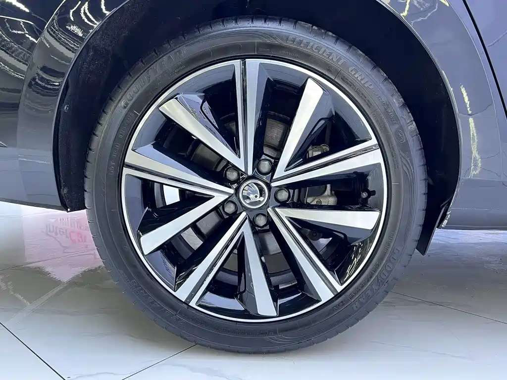 Skoda Superb — миниатюра 20