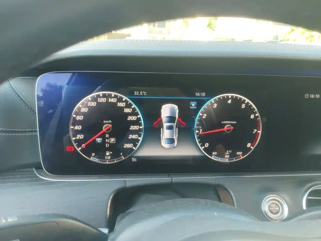 Mercedes-Benz E-Class — миниатюра 7