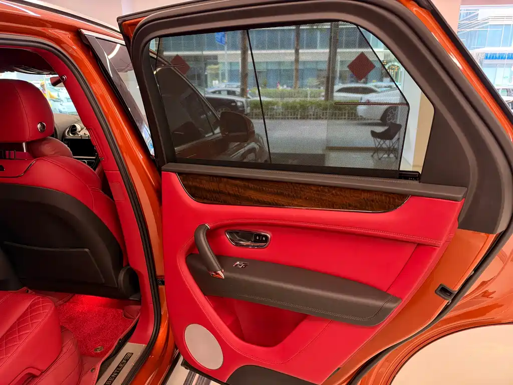 Bentley Bentayga — миниатюра 9